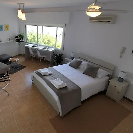 Studio With Sea View In City Centre Апартаменты
