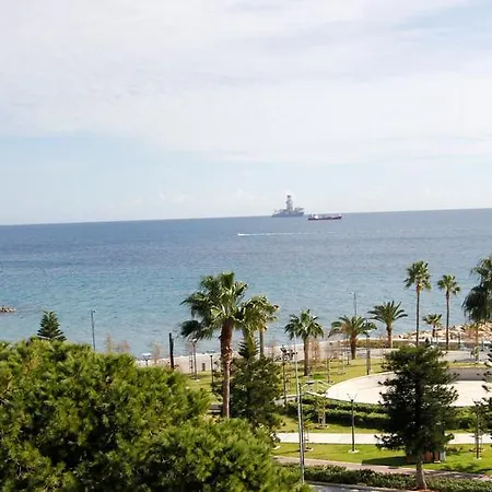 Studio With Sea View In City Centre Διαμέρισμα