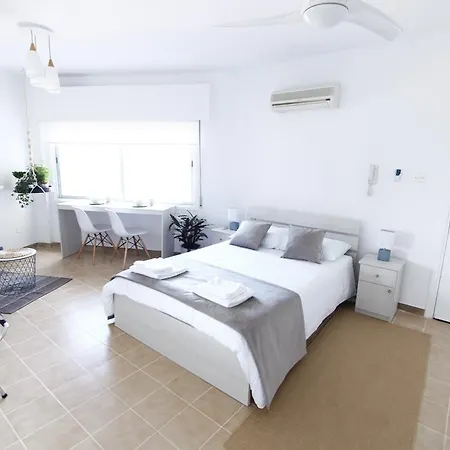 Studio With Sea View In City Centre Διαμέρισμα *